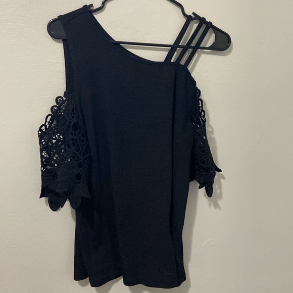 SHEIN black lace shoulder top - Picture 1 of 4